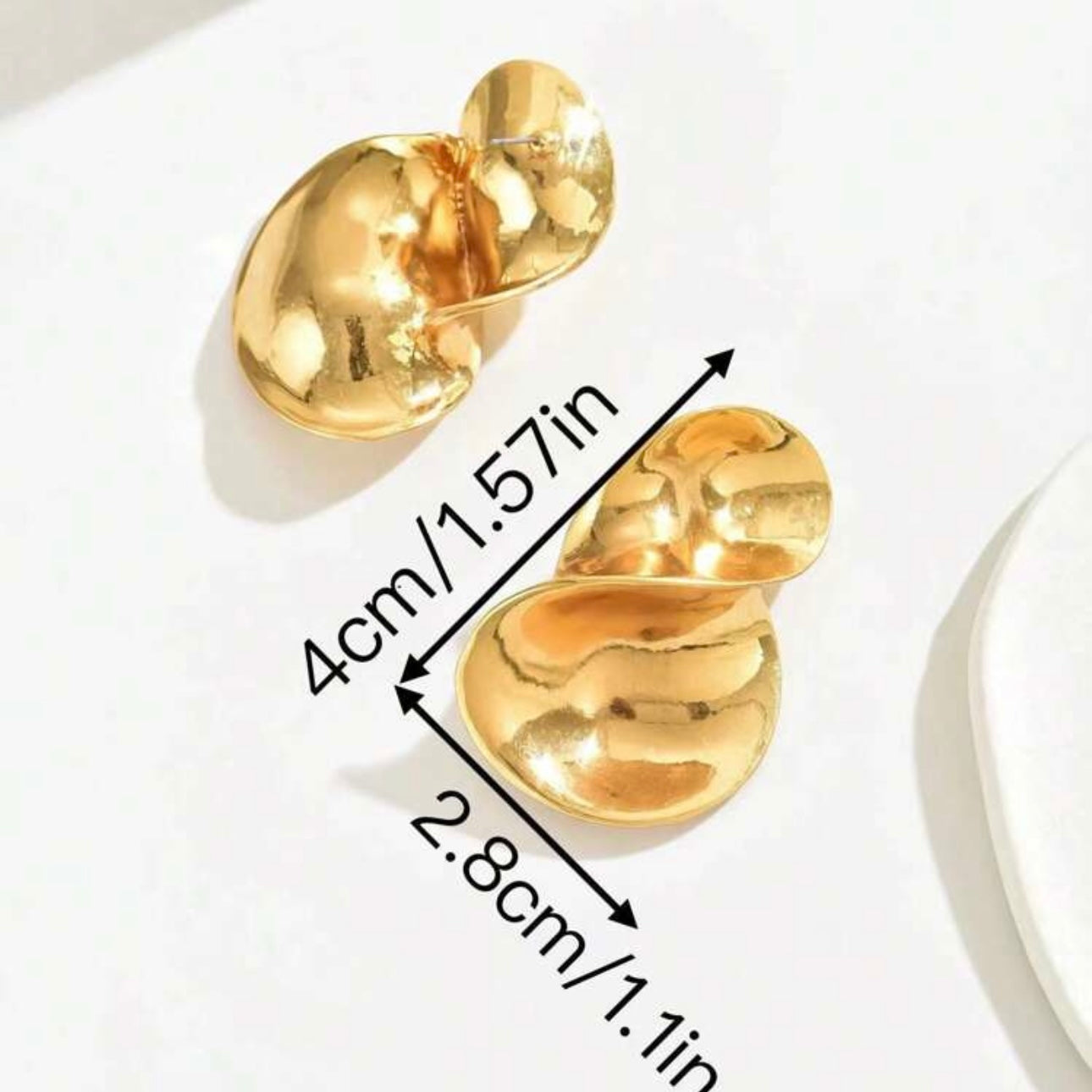 GOLD CURVE 8 EARRING