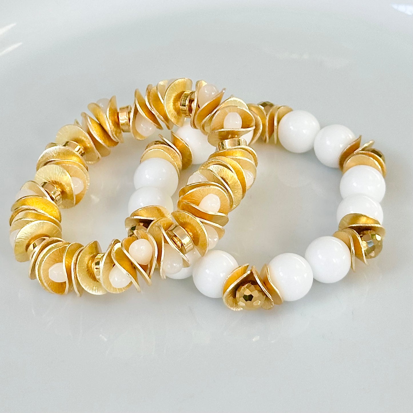WHITE AGATE GEMSTONE BANGLE WITH GOLD WAVY DISC AND FACETED GOLD TEARDROP ACCENTS
