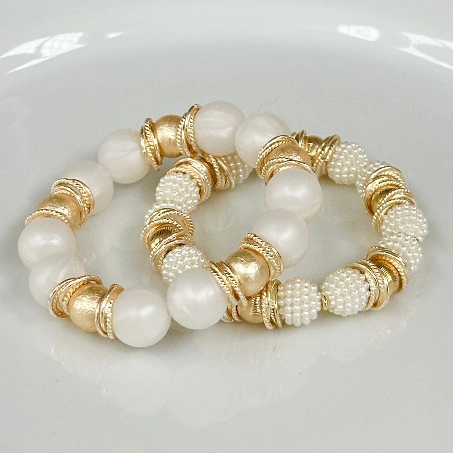 PEARLIZED IVORY BEADING BANGLE WITH SHELL PEARL AND GOLD ACCENTS