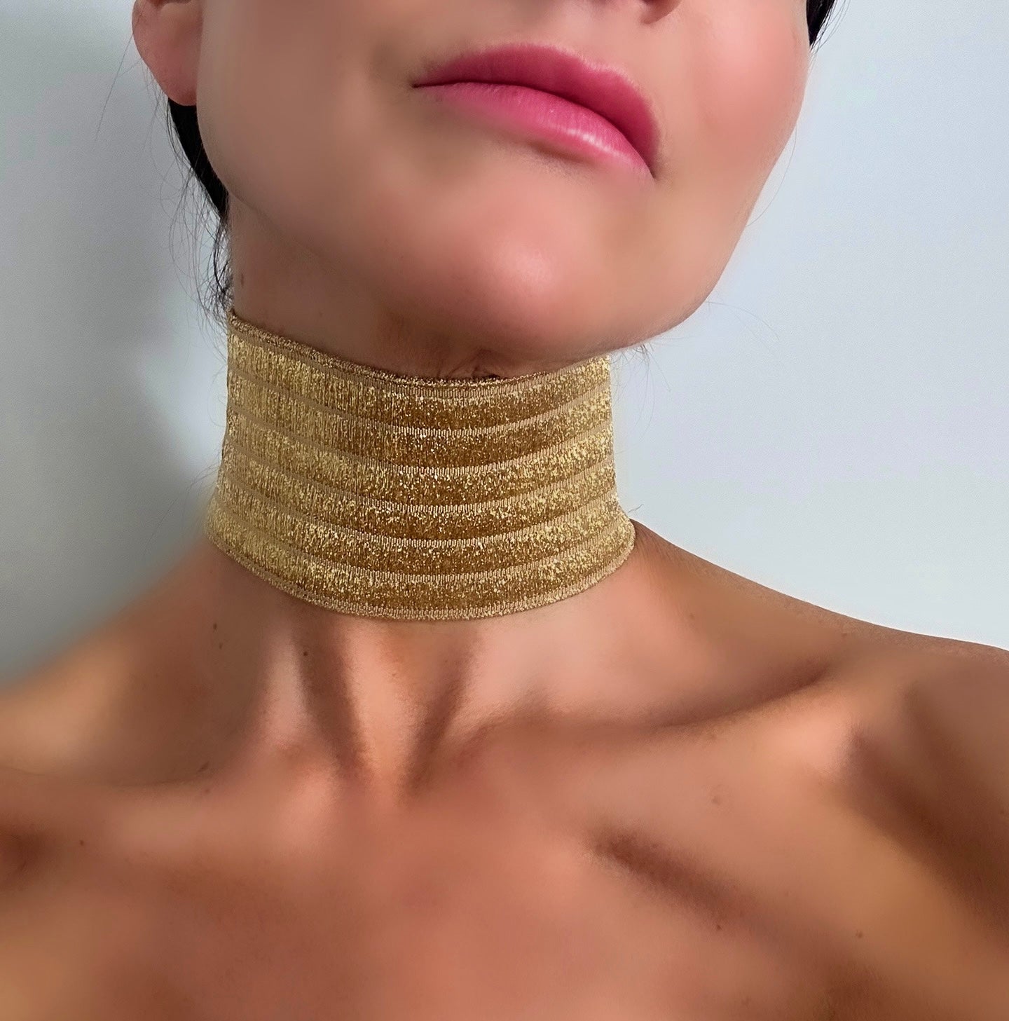 RIBBED SPARKLY GOLD NECK CUFF – brynn hudson