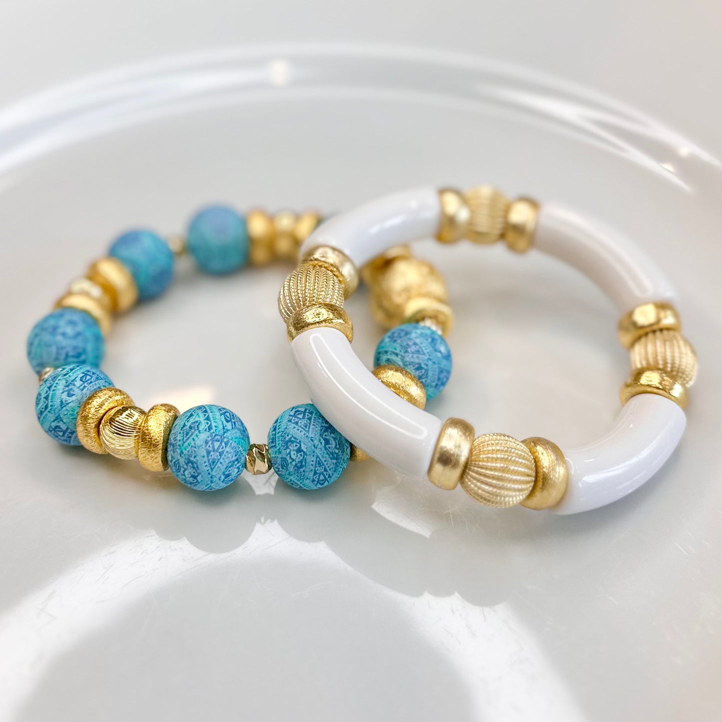 WHITE LINK BANGLE WITH GOLD ACCENTS