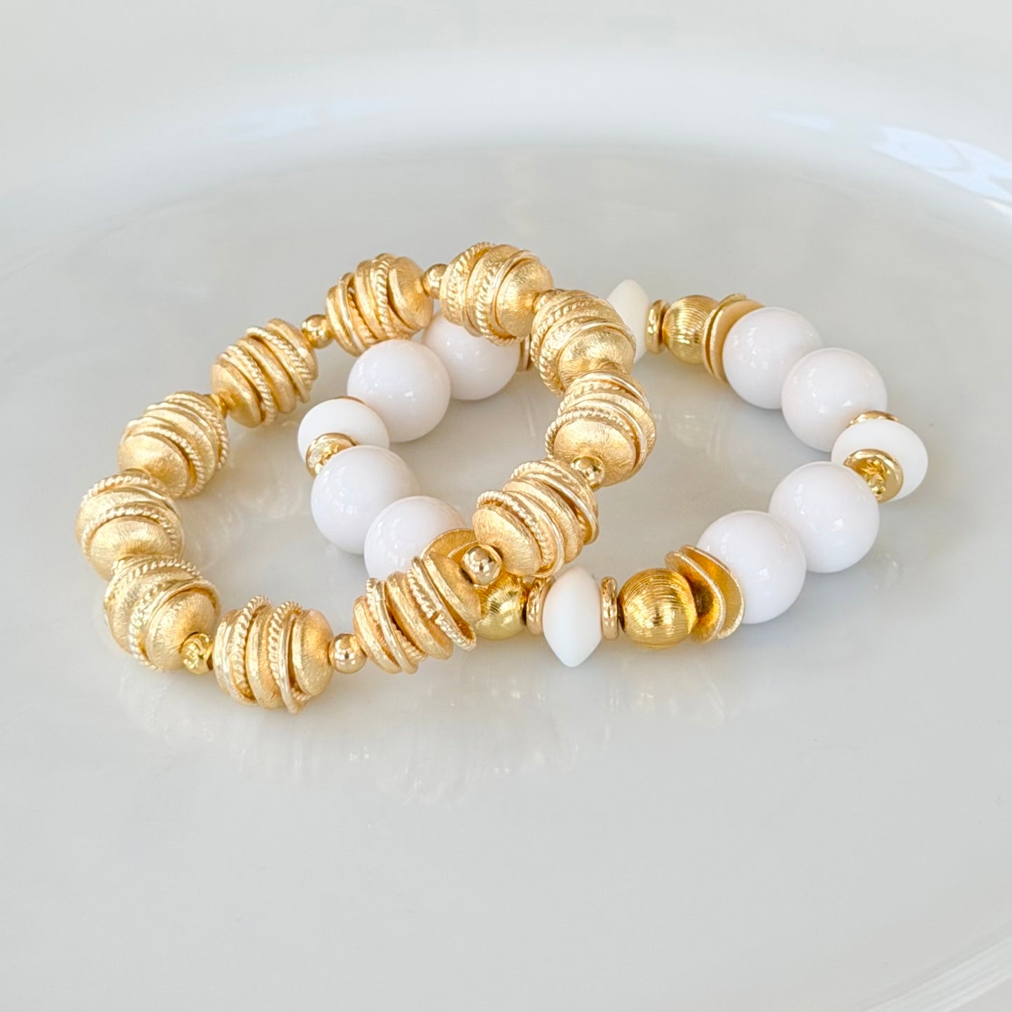 WHITE AND GOLD WAVY DISC BANGLE WIRH WHITE AND GOLD ACCENTS