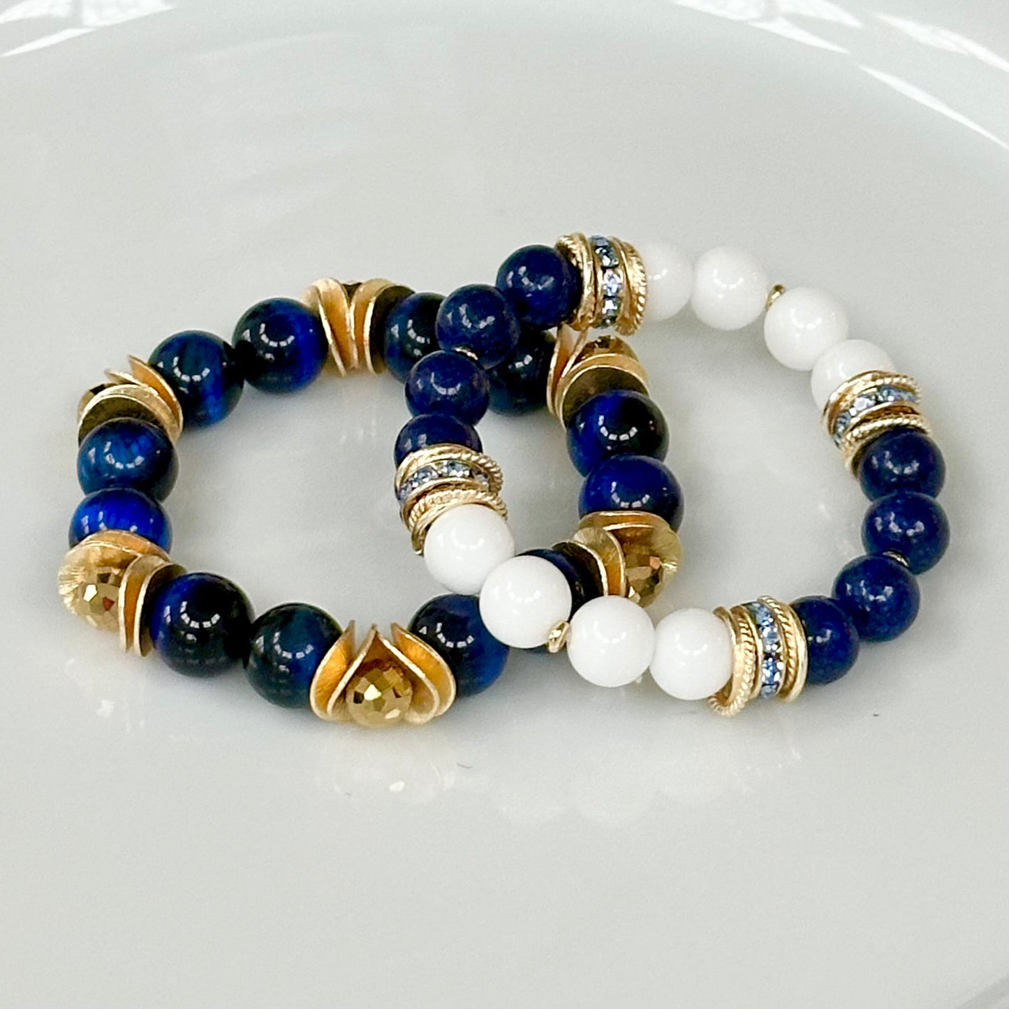 WHITE PORCELAIN AND FACETED SAPHIER AGATE GEMSTONE BANGLE WITH COBALT CRYSTAL ACCENTS
