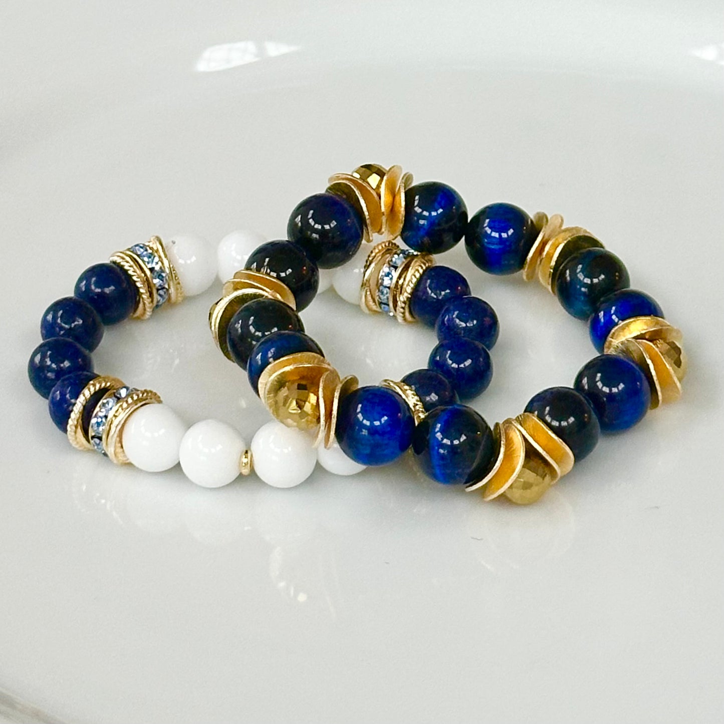 WHITE PORCELAIN AND FACETED SAPHIER AGATE GEMSTONE BANGLE WITH COBALT CRYSTAL ACCENTS