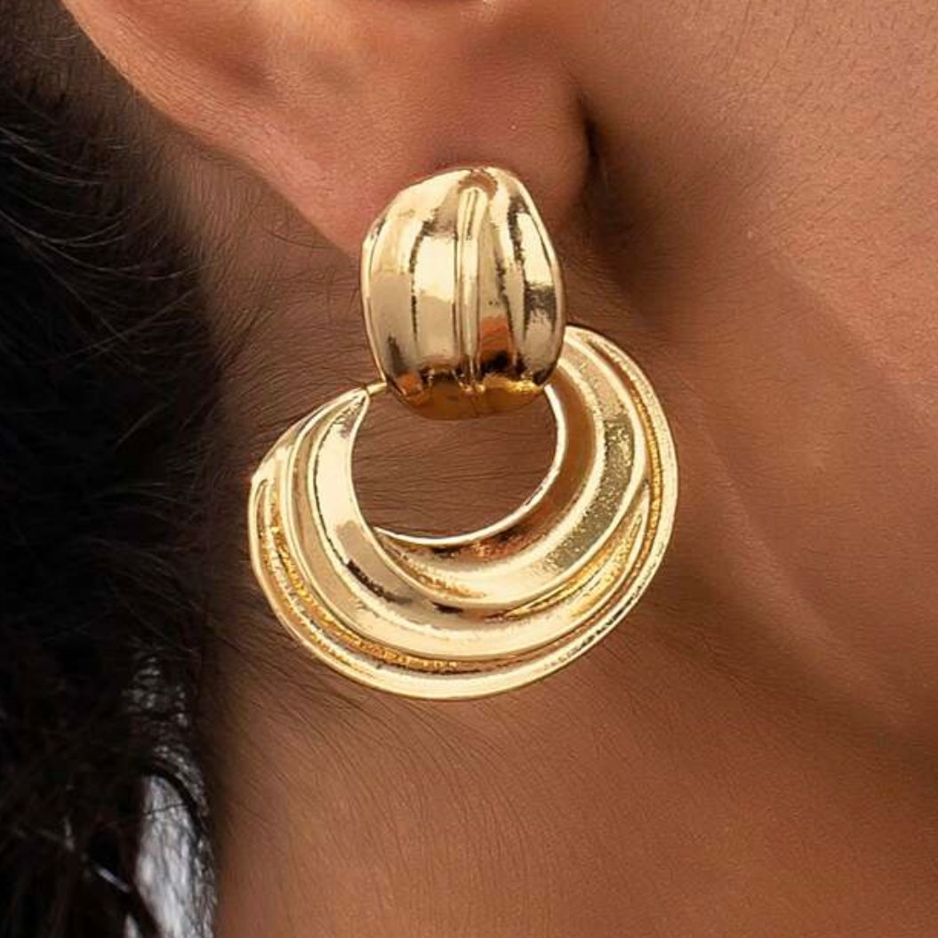 GOLD RIBBED EARRING