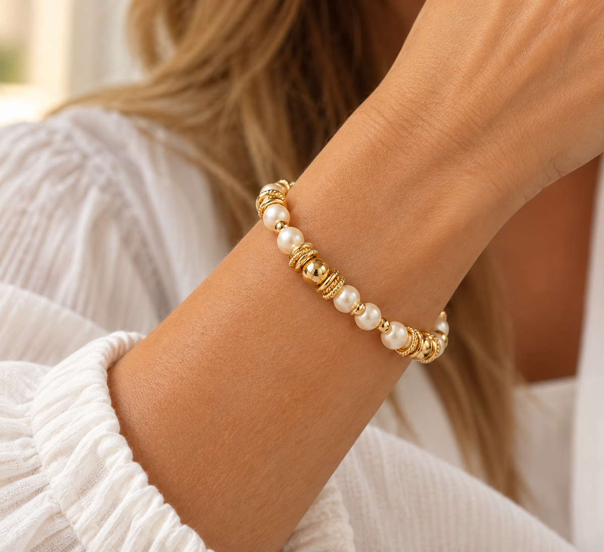 THE JULIETTE GOLD AND PEARL BANGLE