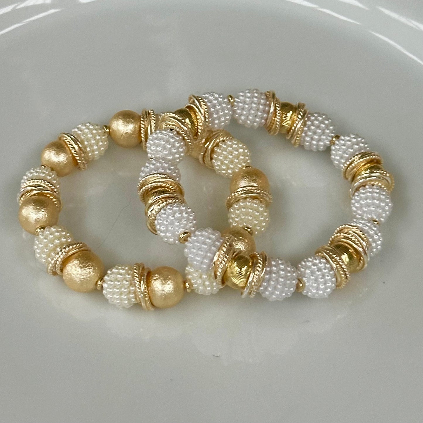 WHITE BERRY BEADING BANGLE WITH GOLD ACCENTS