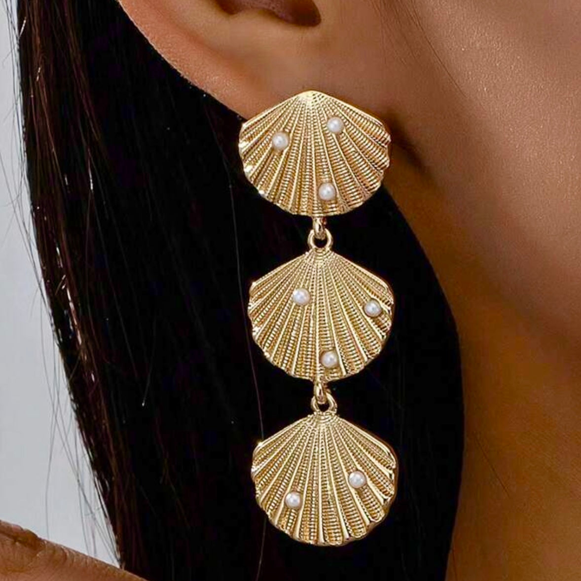 GOLD SEASHELL TRIPLE EARRING