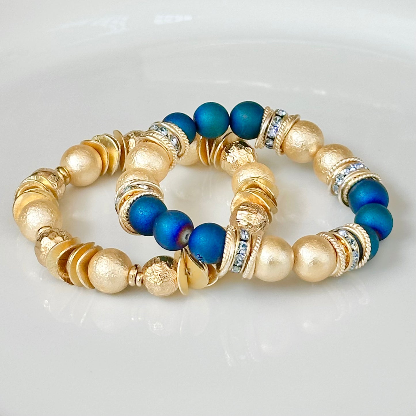GOLD AND SHELL PEARL BANGLE WITH GOLD ACCENTS