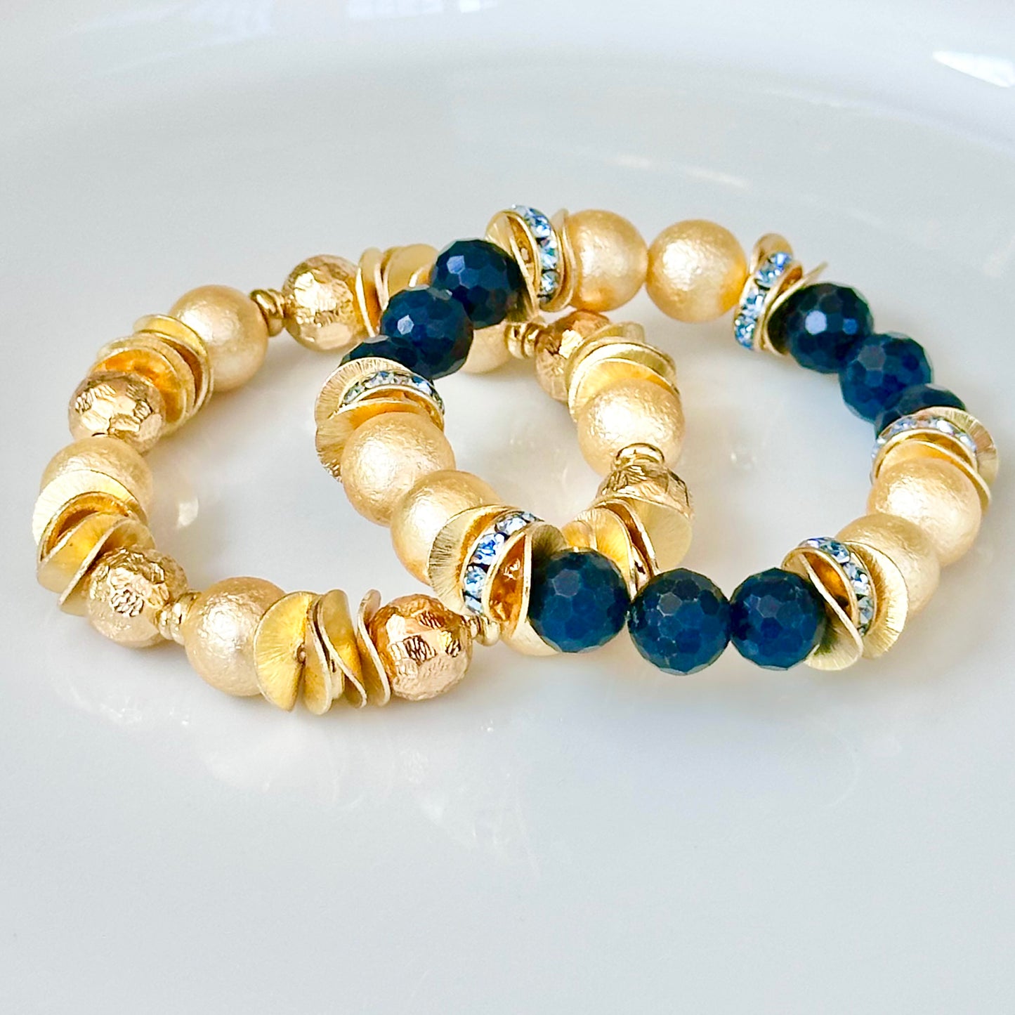 GOLD AND SHELL PEARL BANGLE WITH GOLD ACCENTS