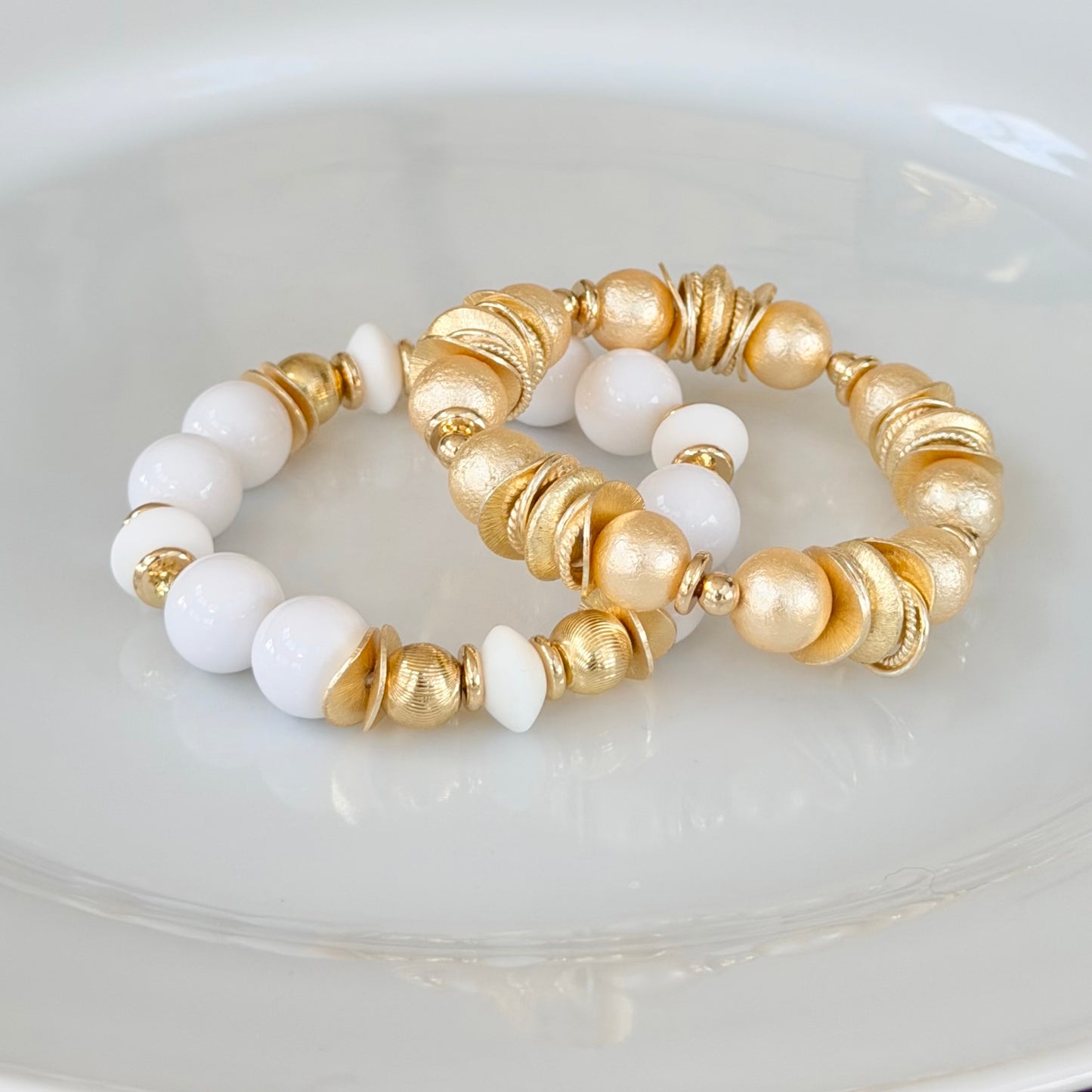 WHITE AND GOLD WAVY DISC BANGLE WIRH WHITE AND GOLD ACCENTS