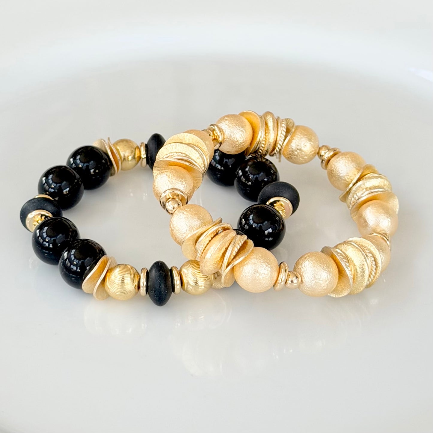 BLACK AND GOLD WAVY DISC BANGLE WOTH GOLD AND BLACK ACCENTS