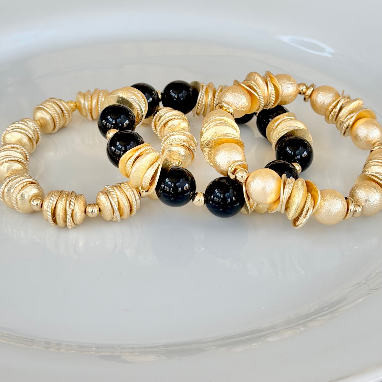 GOLD BANGLE WITH BRUSHED GOLD ACCENTS