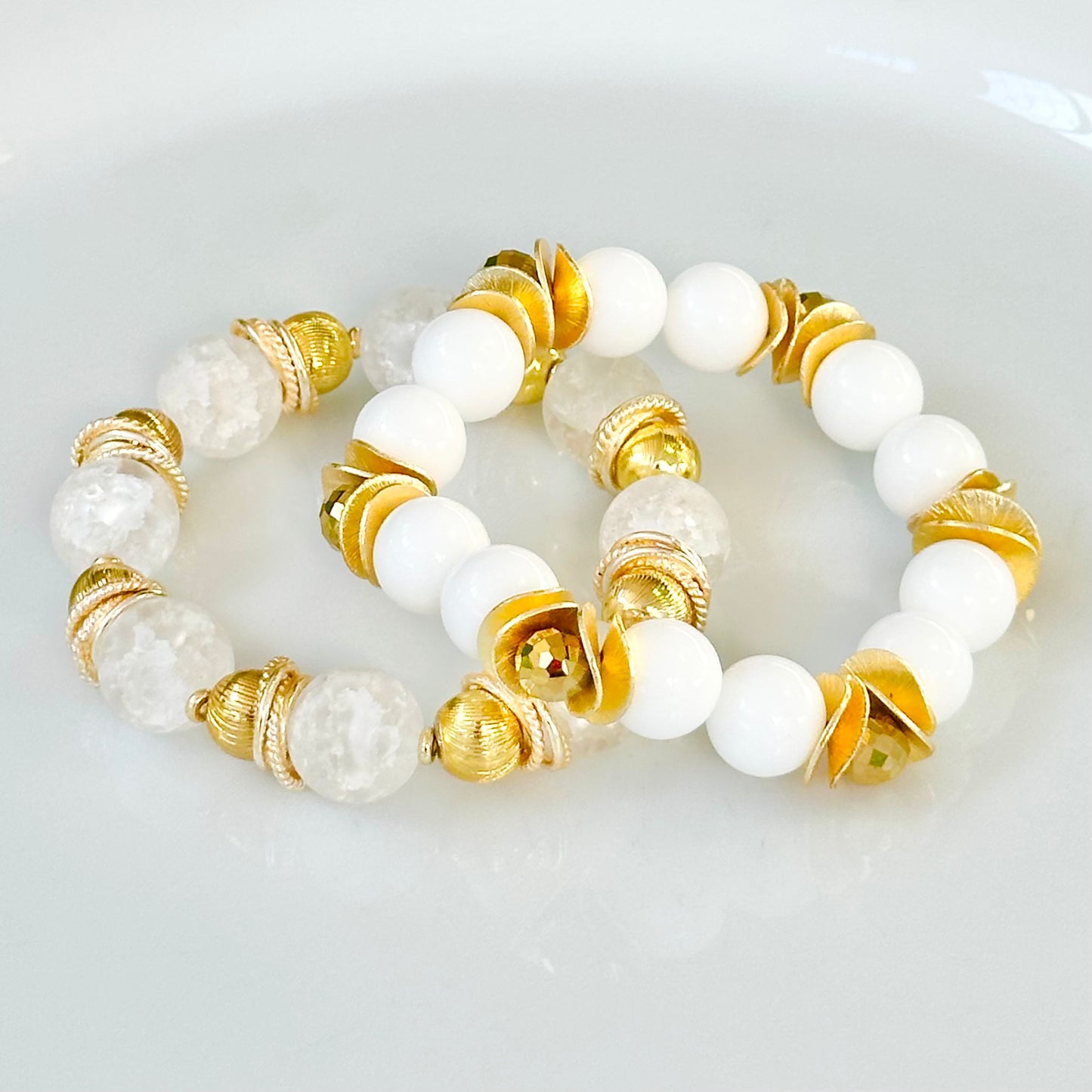 WHITE AGATE GEMSTONE BANGLE WITH GOLD WAVY DISC AND FACETED GOLD TEARDROP ACCENTS