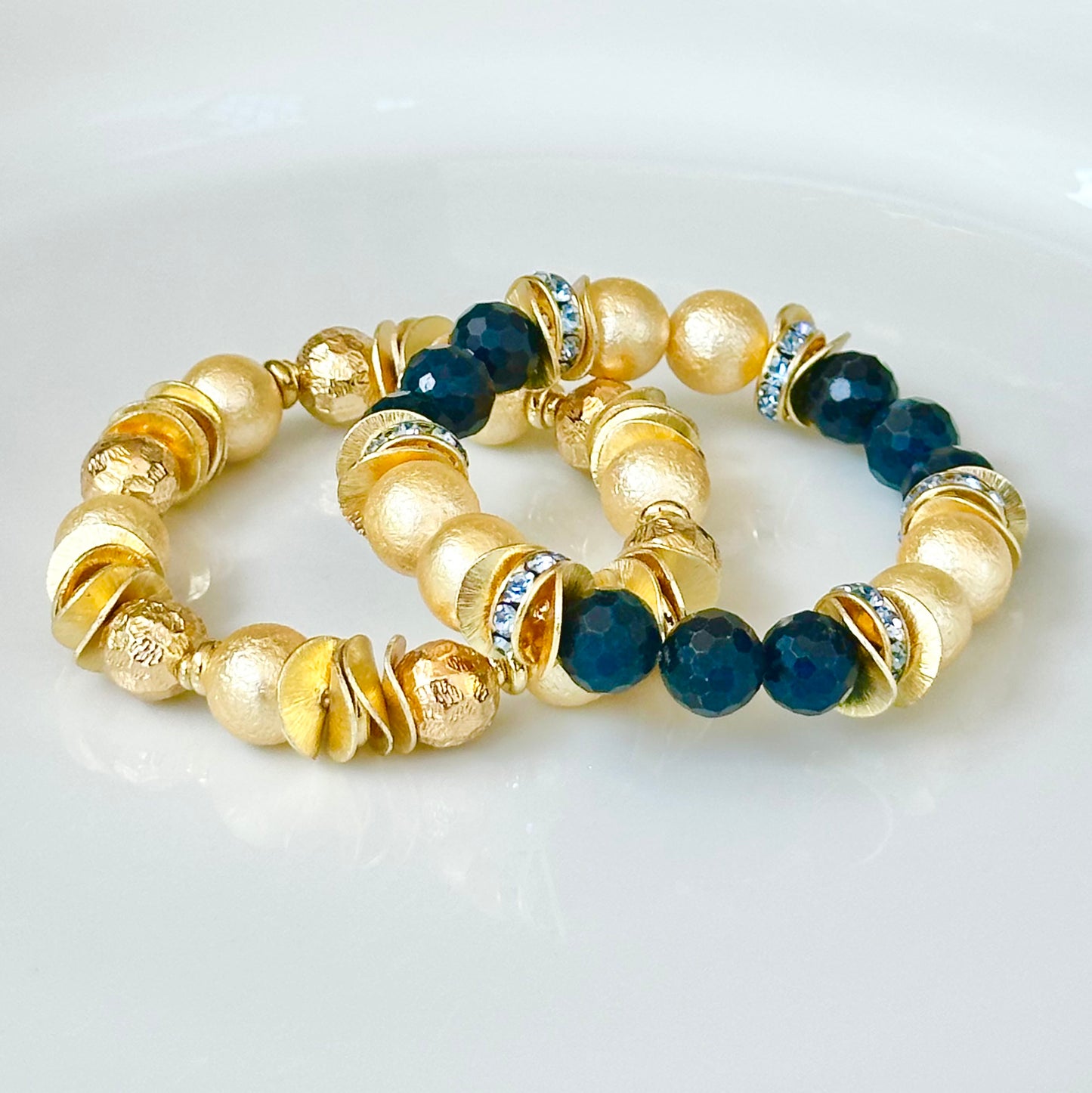 GOLD AND SHELL PEARL BANGLE WITH GOLD ACCENTS