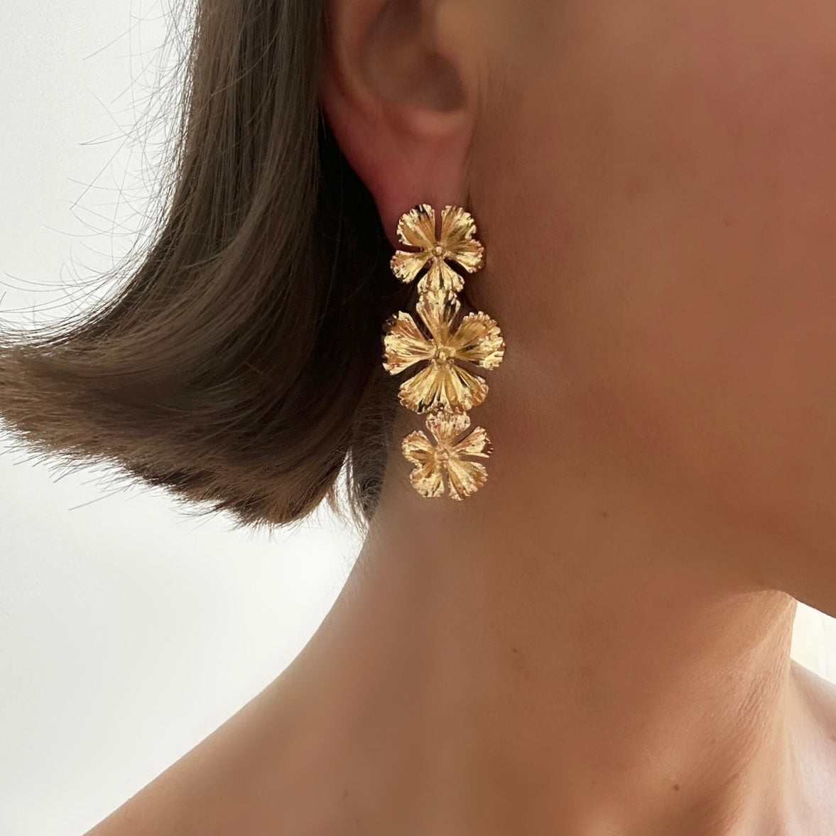 DROP TRIPLE FLOWER EARRING