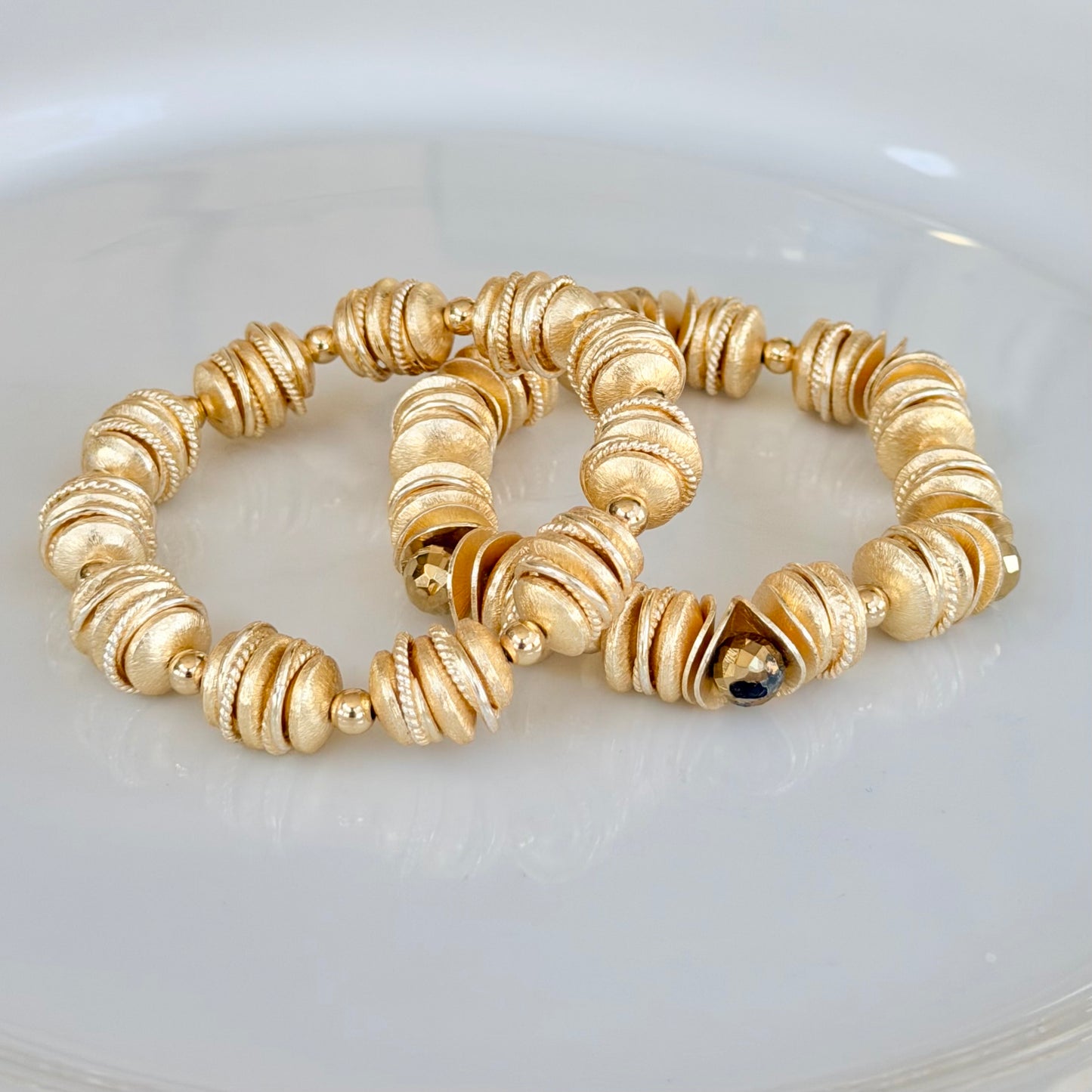 GOLD BANGLE WITH BRUSHED GOLD ACCENTS