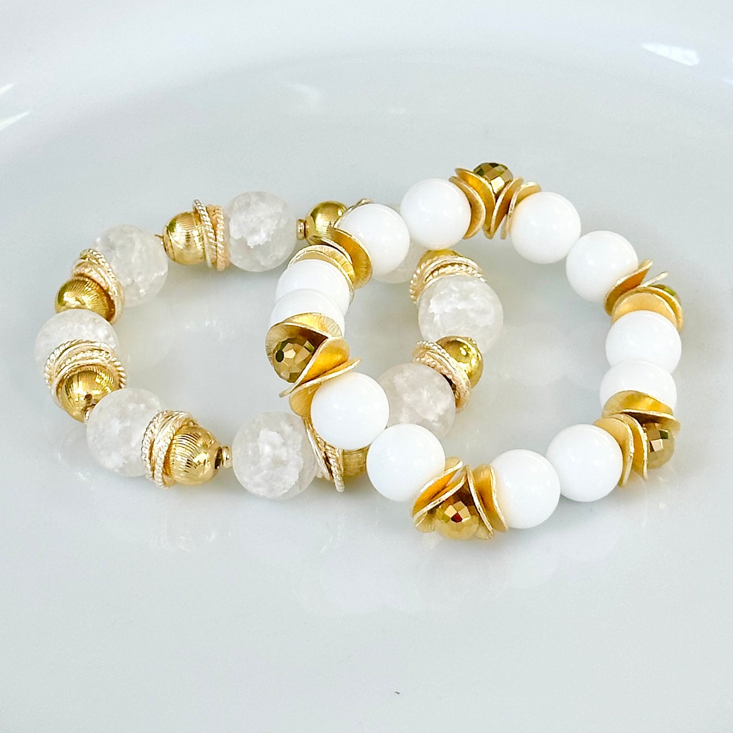 WHITE AGATE GEMSTONE BANGLE WITH GOLD WAVY DISC AND FACETED GOLD TEARDROP ACCENTS
