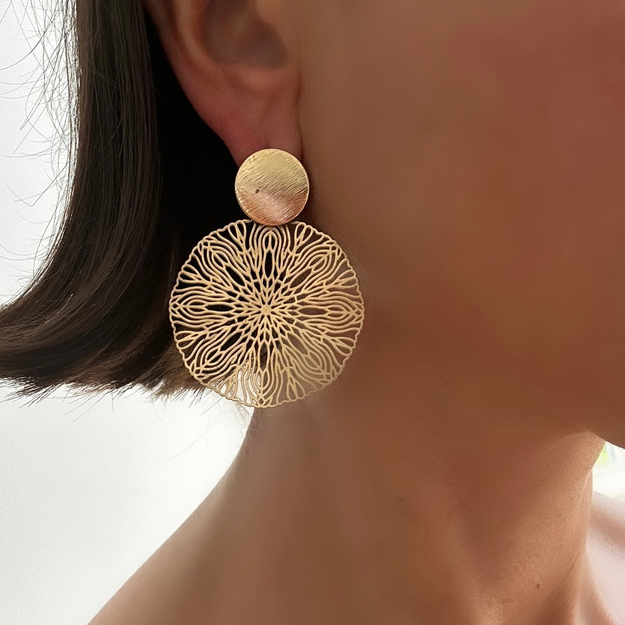 LASER CUT GOLD OPEN FLOWER DISC EARRING