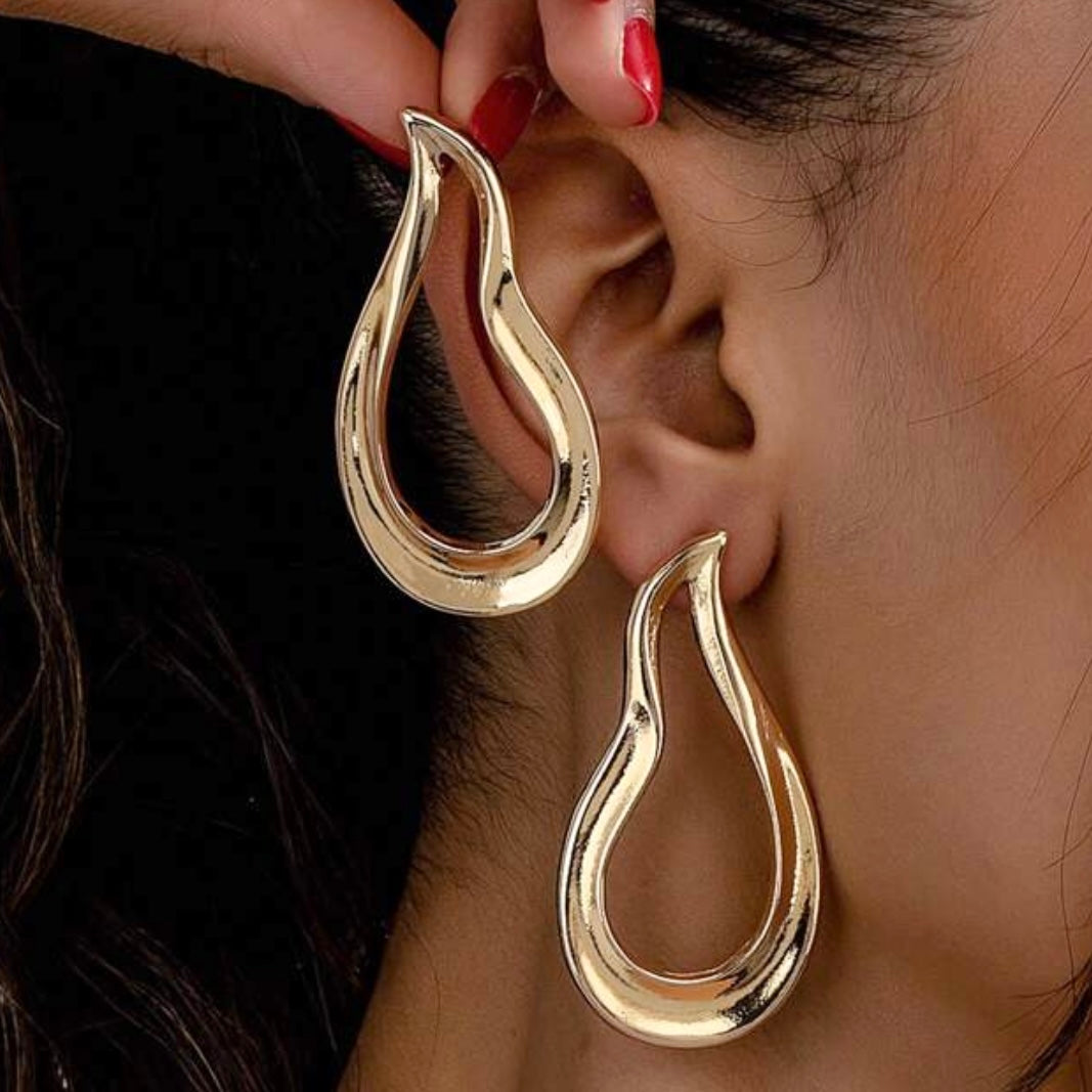 GOLD OPEN WAVY TEAR DROP EARRING