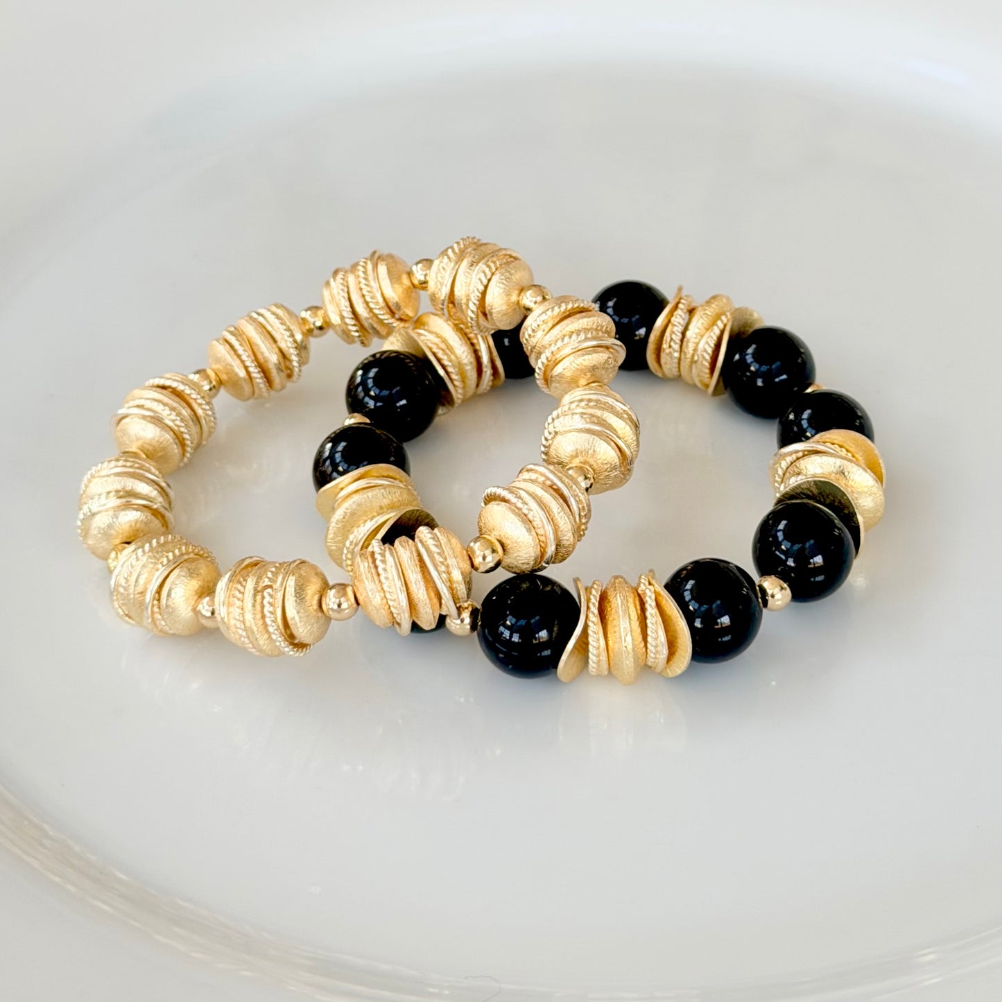 GOLD BANGLE WITH BRUSHED GOLD ACCENTS