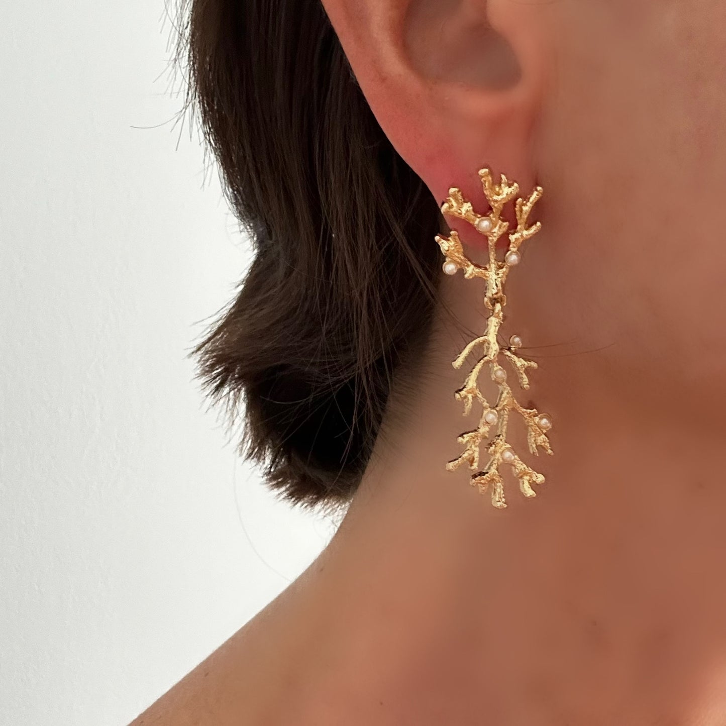 CORAL BRANCH GOLD AND PRARL EARRING