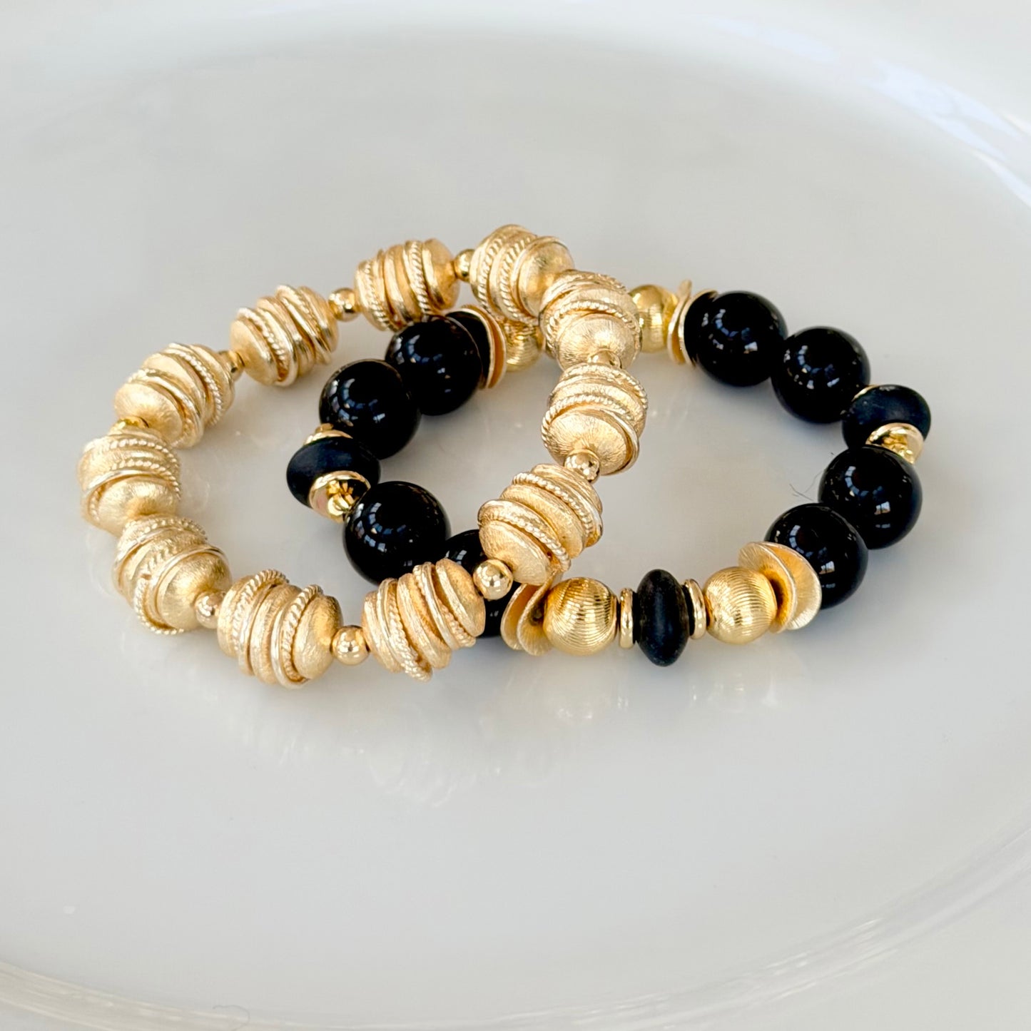 BLACK AND GOLD WAVY DISC BANGLE WOTH GOLD AND BLACK ACCENTS