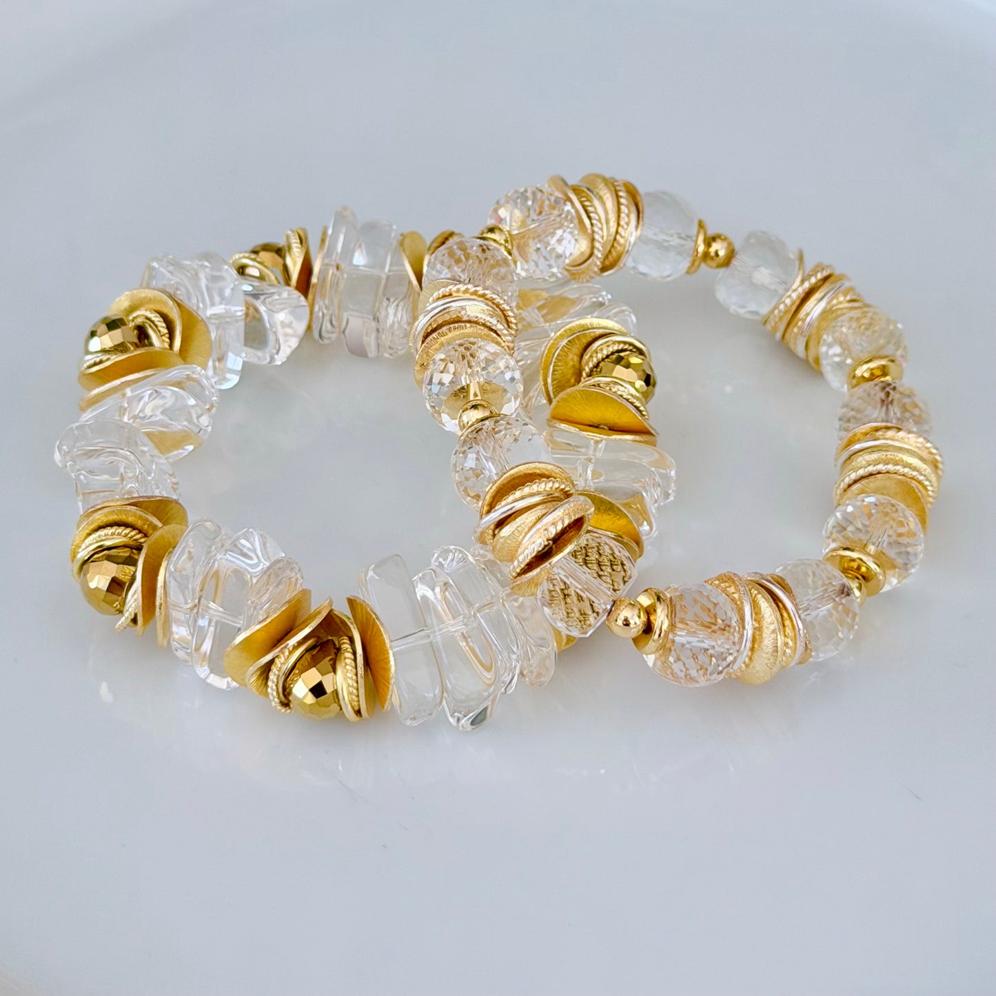 LUCITE BANGLE WITH GOLD TEARDROP AND WAVY DISC ACCENTS