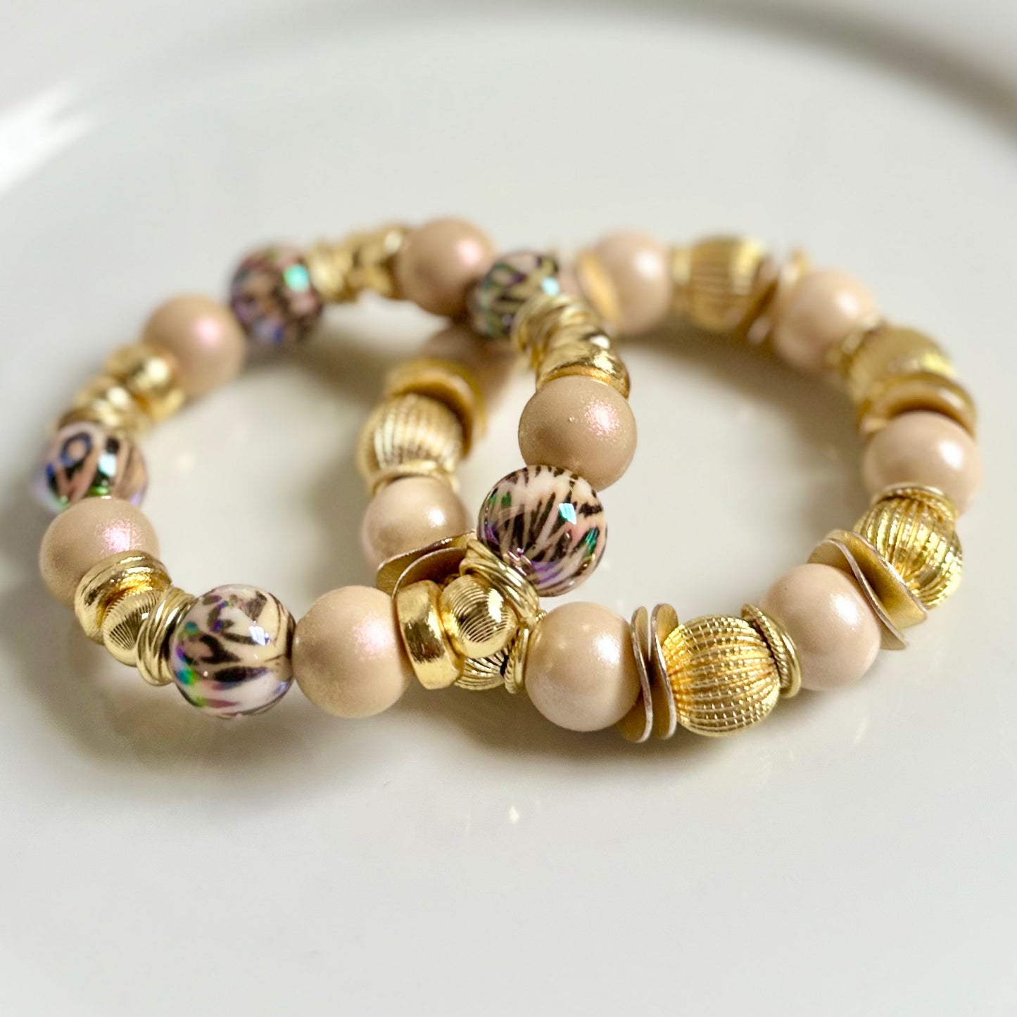 GOLD WAVY DISC, RIBBED GOLD AND OPALIZED TAUPE GRAY STATEMENT BRACELET