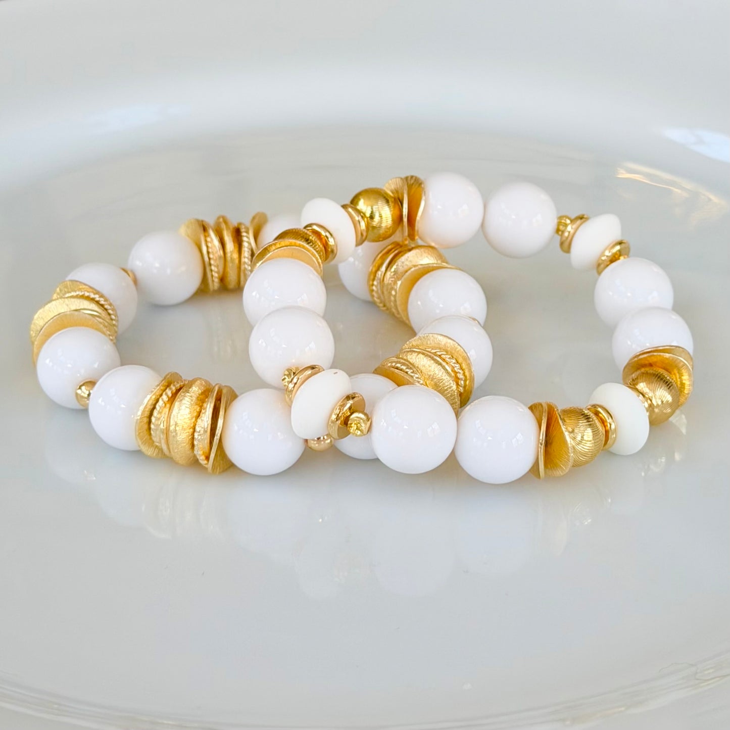 WHITE AND GOLD WAVY DISC BANGLE WIRH WHITE AND GOLD ACCENTS