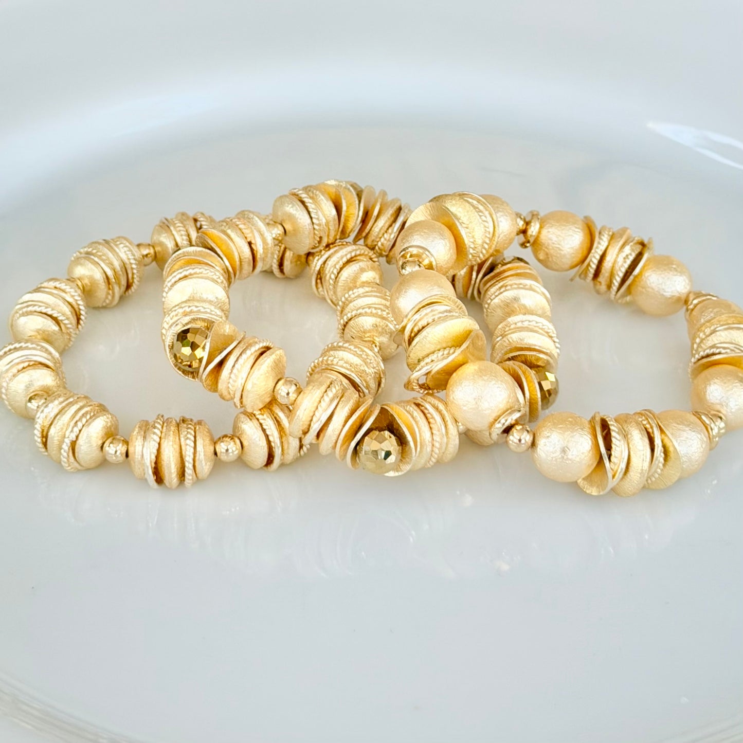 GOLD BANGLE WITH BRUSHED GOLD ACCENTS