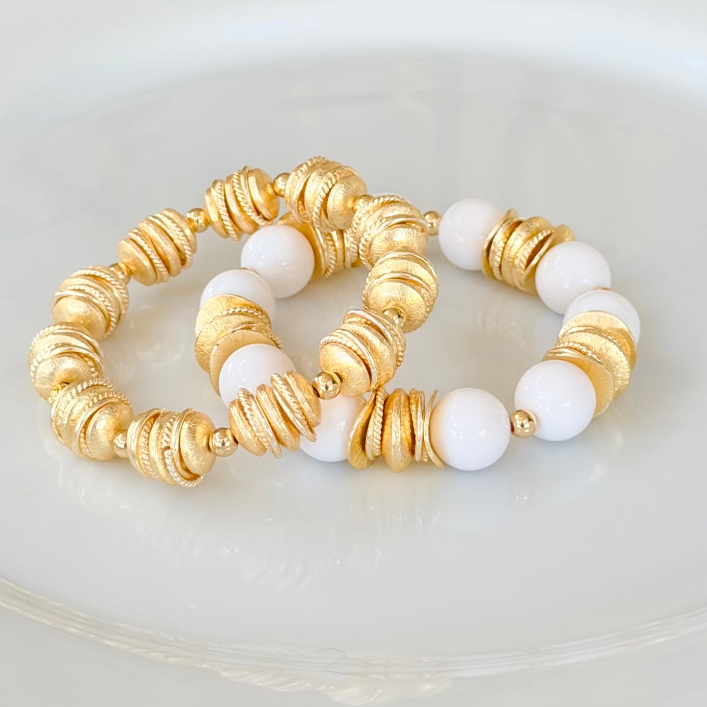 GOLD BANGLE WITH BRUSHED GOLD ACCENTS