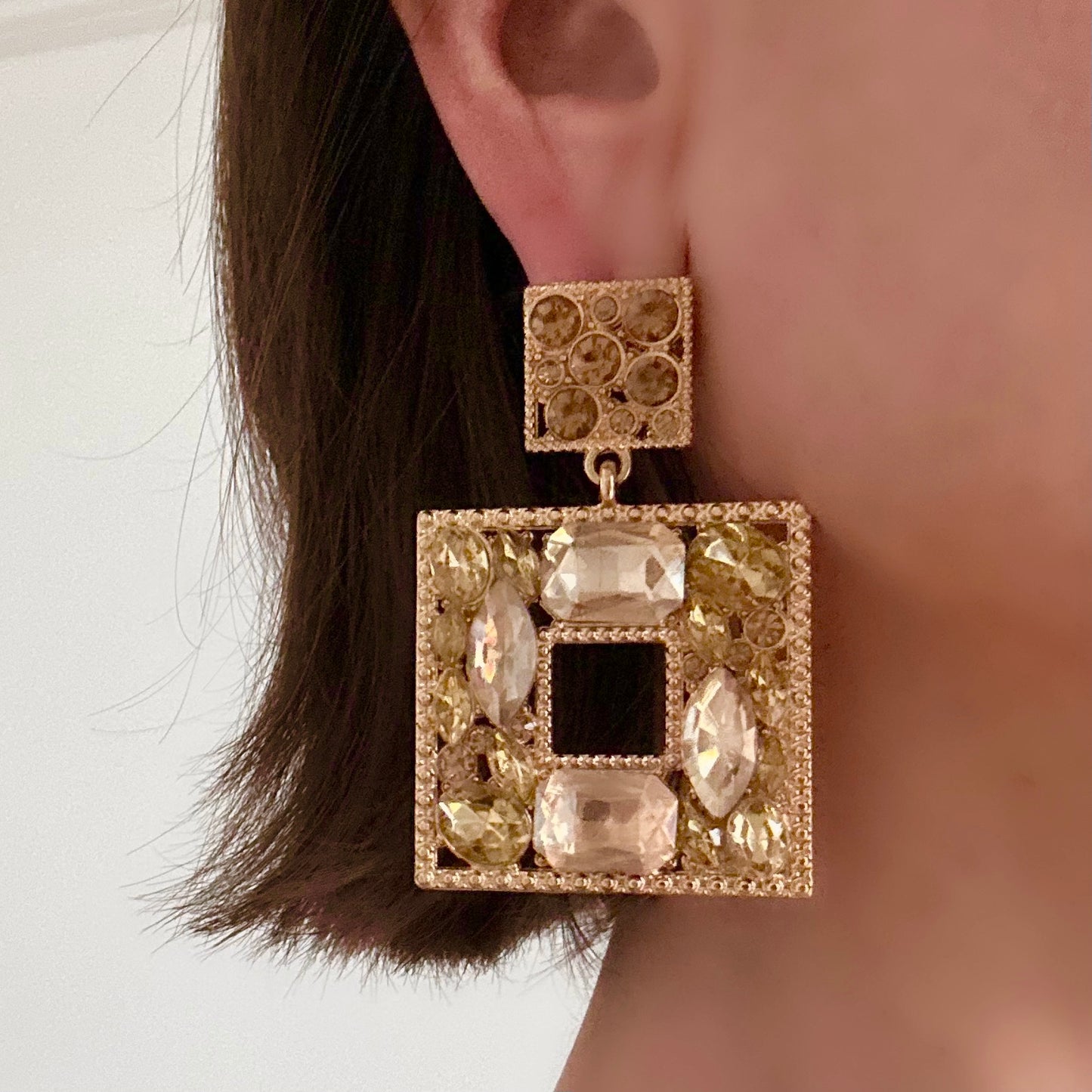 CHAMPAGNE LUCITE AND GOLD SQUARE EARRING